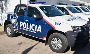 Un ciclista impacto contra la puerta de un auto, en el centro de la ciudad