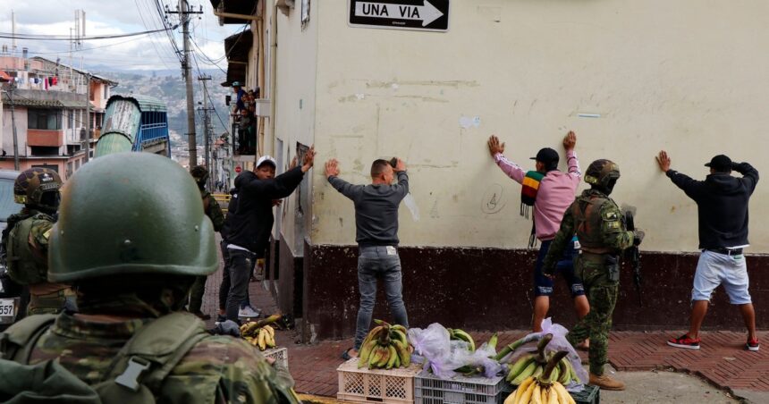 Ecuador sigue en ‘shock’ tras declara la “guerra” al crimen organizado: más de 320 detenidos y calles militarizadas