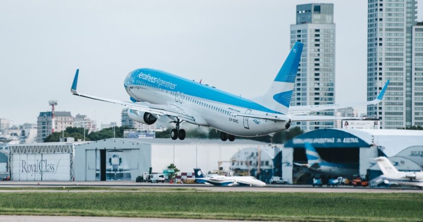 Para La Cámpora, la crisis de Aerolíneas es por culpa de la devaluación de Milei