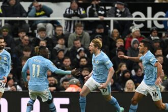 Kevin De Bruyne recuperó la magia y el Manchester City de Julián Álvarez le ganó un partidazo al Newcastle