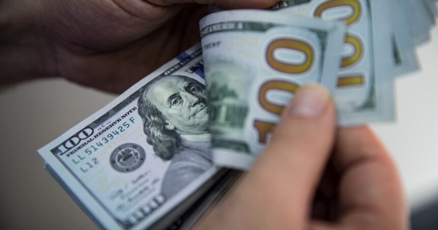 Dólar blue hoy: a cuánto cotiza este lunes 15 de enero