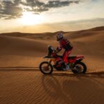 En una jornada de luto en el rally Dakar, los hermanos Benavides hicieron el 1-2 y no aflojan en los desiertos de Arabia Saudita