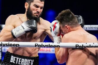 Boxeo: cómo fue el tremendo nocaut de Beterbiev sobre Callum Smith y cuándo puede pelear ante Bivol