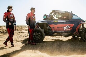 La increíble historia de los Cavigliasso: hace 5 años le pidió matrimonio en el desierto y ahora ganaron una etapa del Dakar juntos