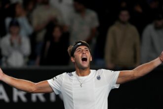 Abierto de Australia: Tomás Etcheverry barrió a otro histórico y en tercera ronda podría ir contra Djokovic