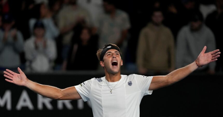 Abierto de Australia: Tomás Etcheverry barrió a otro histórico y en tercera ronda va ante su ídolo Djokovic