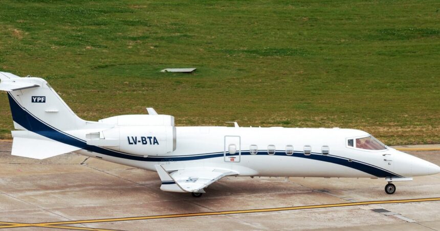 Cristina Kirchner dejó una deuda millonaria por el uso del avión de YPF para viajar a Santa Cruz