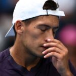 El sueño de Báez en el Australian Open frenó ante el implacable Sinner: el argentino apenas le pudo ganar cuatro games