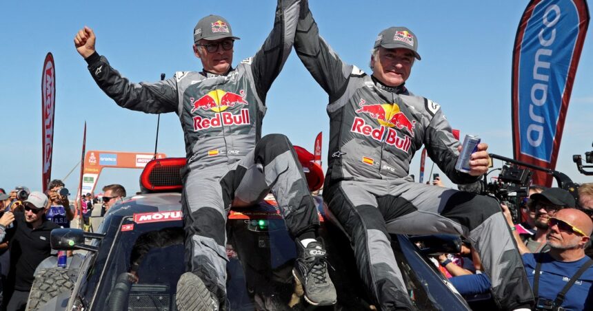 Se cerró el Dakar 2024 con la victoria de Carlos Sainz que hizo historia con un auto eléctrico