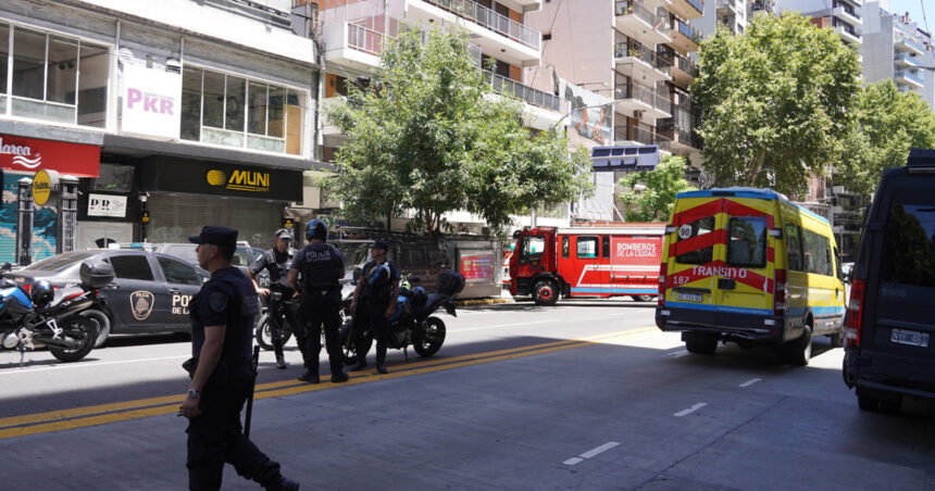 El hombre que tomó como rehén a su hijo en Recoleta: gritos, portazos y más de siete llamados al 911 en dos años