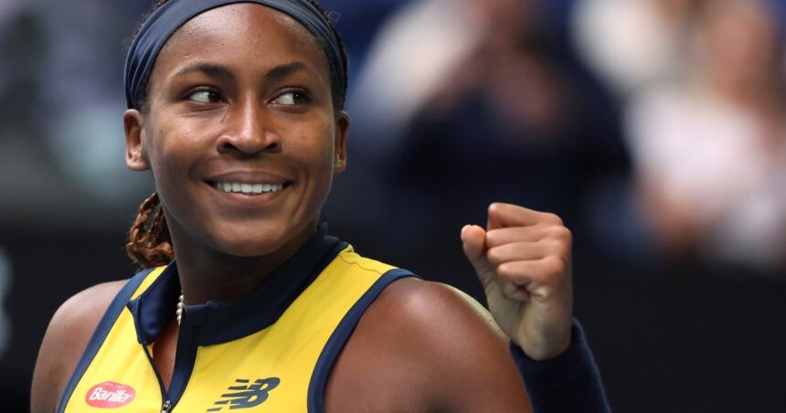 Coco Gauff sonríe a la vez que destroza rivales con su marcha arrolladora y saca chapa en el Australian Open