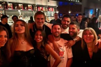 La salida nocturna de Lionel Messi con amigos en medio de la pretemporada del Inter Miami: el vaso con agua y la frase que le sacó una sonrisa