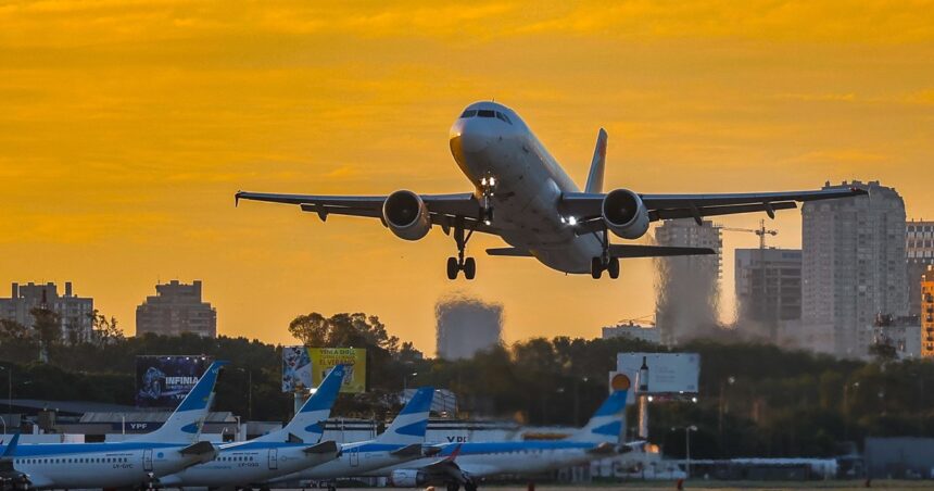 Qué pasa con los vuelos y el paro del 24 de enero: las alternativas que ofrecen las aerolíneas