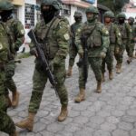 guerra-al-narco:-ecuador-reduce-el-toque-de-queda-tras-la-baja-en-los-asesinatos,-menos-en-guayaquil