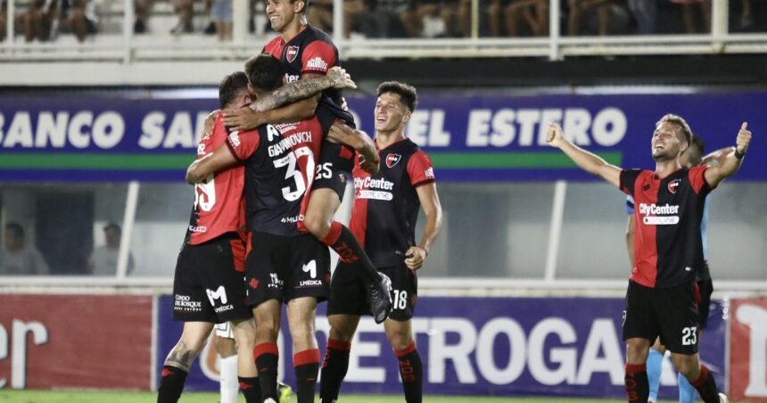 Newell’s se llevó un triunfo agónico de Santiago del Estero en el regreso de Ever Banega