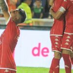 Huracán festejó ante Banfield por los goles del chileno Alarcón, que fue una pesadilla para Barovero