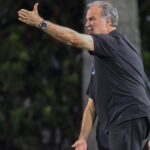 El tenso cruce entre Bielsa y un periodista tras la derrota de la Sub 23 de Uruguay en el Preolímpico de Venezuela