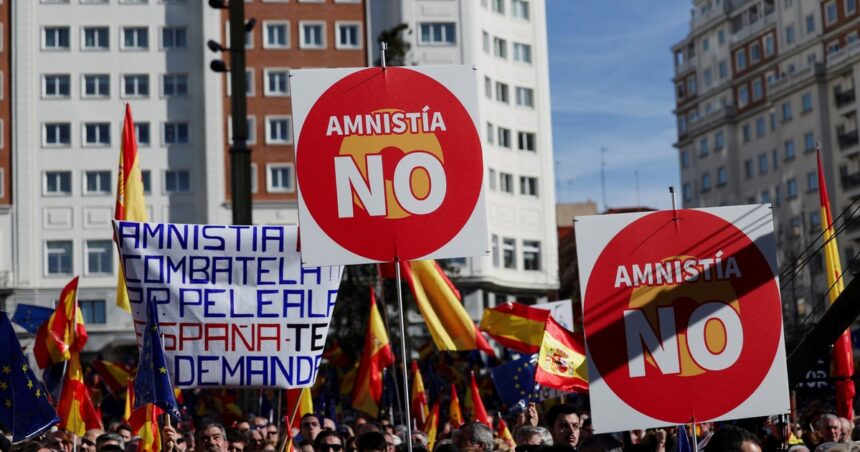 Miles de españoles volvieron a protestar en Madrid contra la amnistía a los catalanes: “Pactan con el crimen”