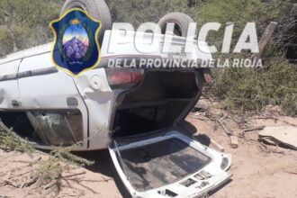 Catuna: Un auto volcó en el cruce del dique de Anzulón