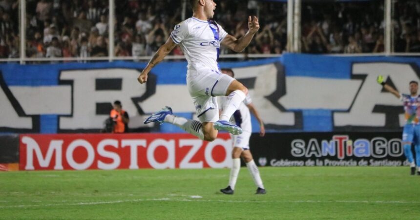 Un golazo de Conechny y un blooper increíble de Minissale le dieron el triunfo a Godoy Cruz en Santiago del Estero