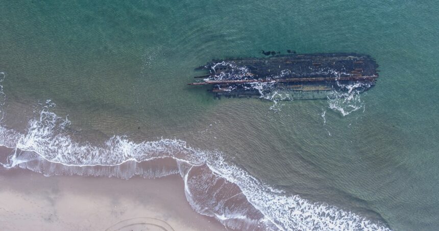 Un misterioso naufragio llega a la costa de Terranova