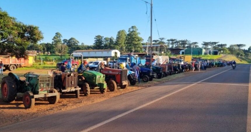 Productores de Misiones realizaron un tractorazo para exigir una recomposición del valor que la industria le paga por la yerba