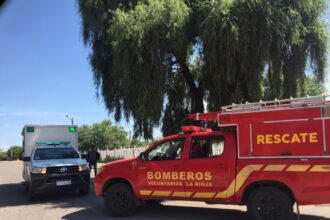 Una joven perdió el control de la moto, cayó al suelo y terminó internada