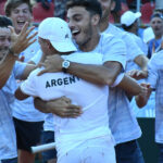 Del sufrimiento a la euforia: Sebastián Báez hizo festejar a la Argentina ante Kazajistán para mantener vivo el sueño de la Copa Davis