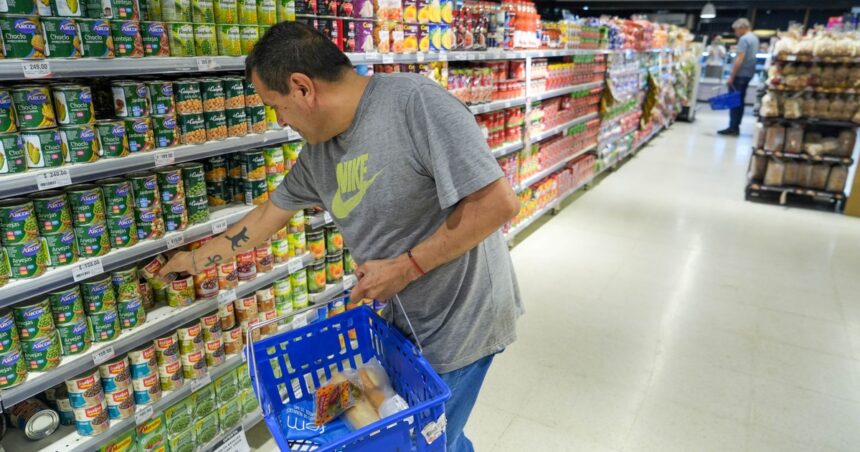 La OCDE empeoró la proyección de inflación 2024 para la Argentina: subió de 157% a 250%