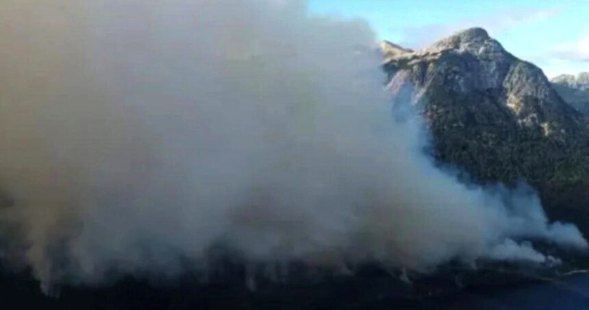 Cierran circuitos y excursiones en el Parque Nacional Nahuel Huapi por un incendio forestal