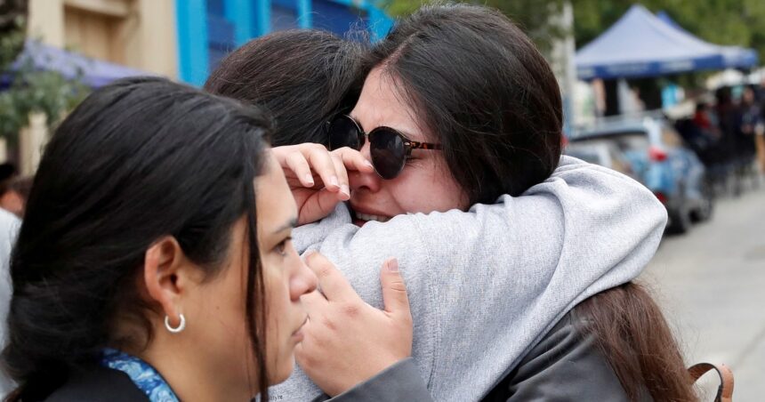 Con 131 muertos, los vecinos en Chile comienzan la difícil tarea de “limpiar” las ruinas calcinadas