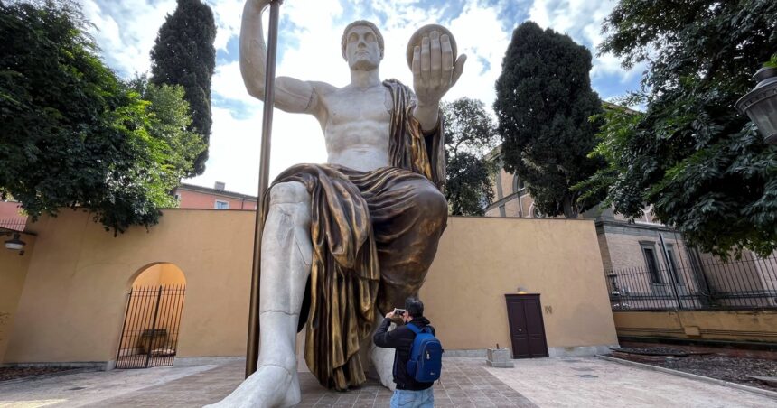 Coloso reconstruido: cómo es la réplica de la mega estatua del emperador Constantino