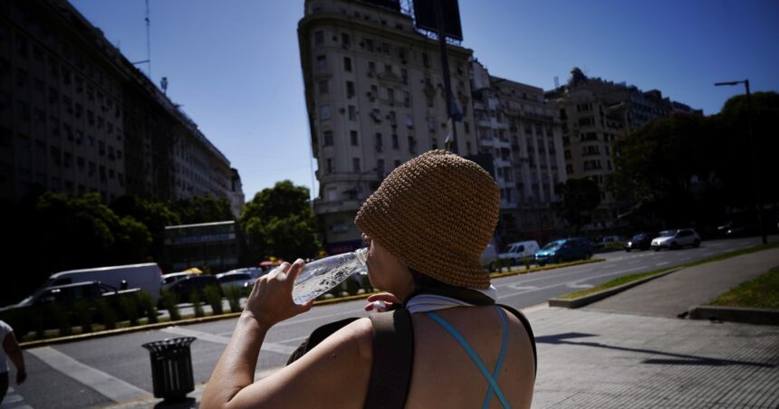 Alerta roja por la ola de calor en el AMBA: la máxima llegará a los 38 grados en otro día sofocante