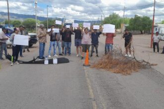 Productores de Los Llanos se manifestaron cortando rutas en reclamo por la falta de agua y por los aviones rompe tormentas