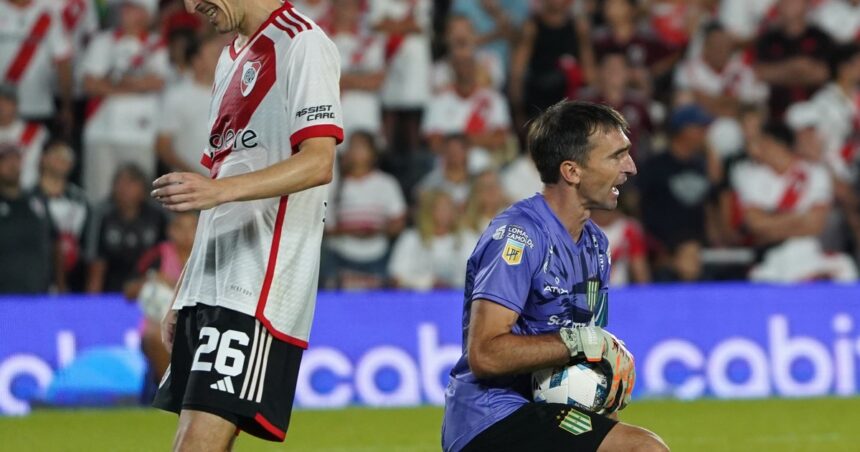 river-sufrio-la-ley-de-ex-menos-pensada:-festival-de-tapadas-de-barovero-y-empate-con-banfield-en-la-previa-del-superclasico