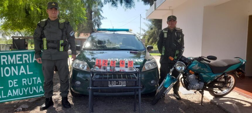 la-rioja:-gendarmeria-nacional-secuestro-estupefacientes,-dinero-en-efectivo,-celulares,-un-vehiculo-y-detuvieron-a-un-hombre