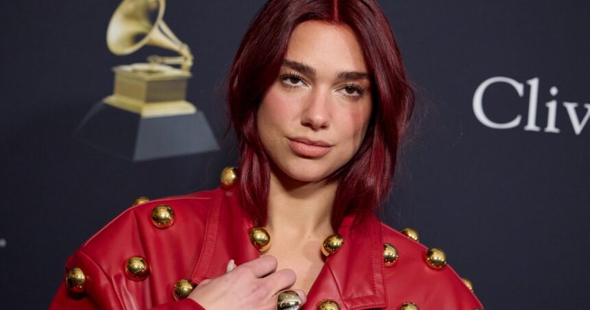 Dua Lipa recomendó el libro de un escritor argentino: “Me voló la cabeza”