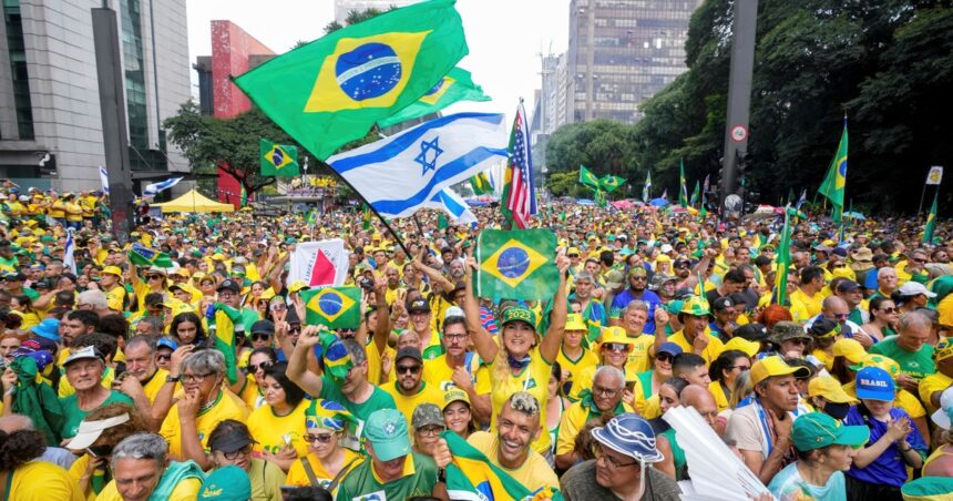 Brasil: Jair Bolsonaro muestra su popularidad en una masiva marcha contra las acusaciones judiciales de “golpismo”