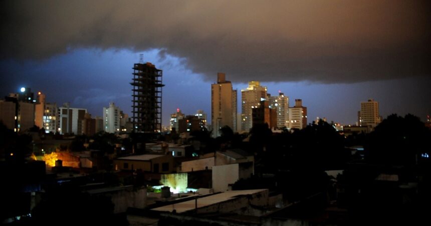 tormentas-severas,-calor-extremo-y-lluvias:-cuales-son-las-alertas-del-servicio-metereologico-nacional-para-este-28-de-febrero