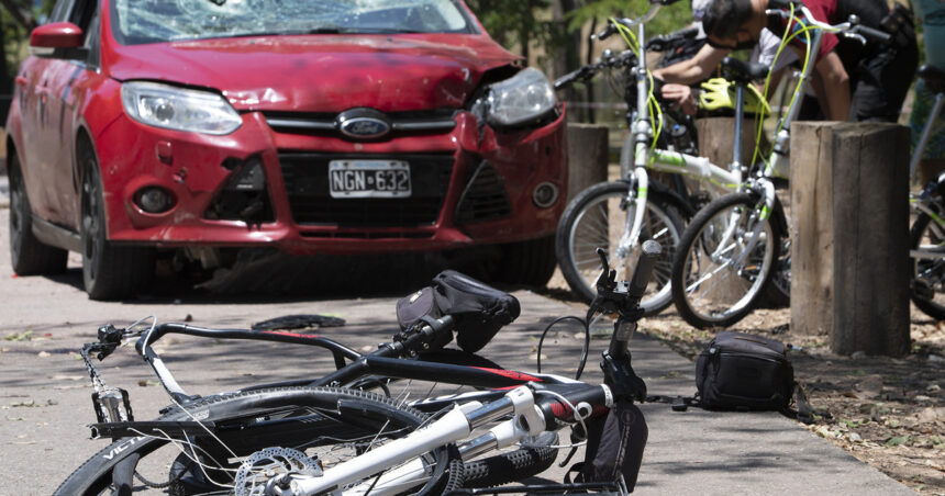 “cuando-nos-distrajimos,-se-escapo”:-el-testimonio-que-complica-al-conductor-que-atropello-y-mato-a-una-ciclista-en-palermo