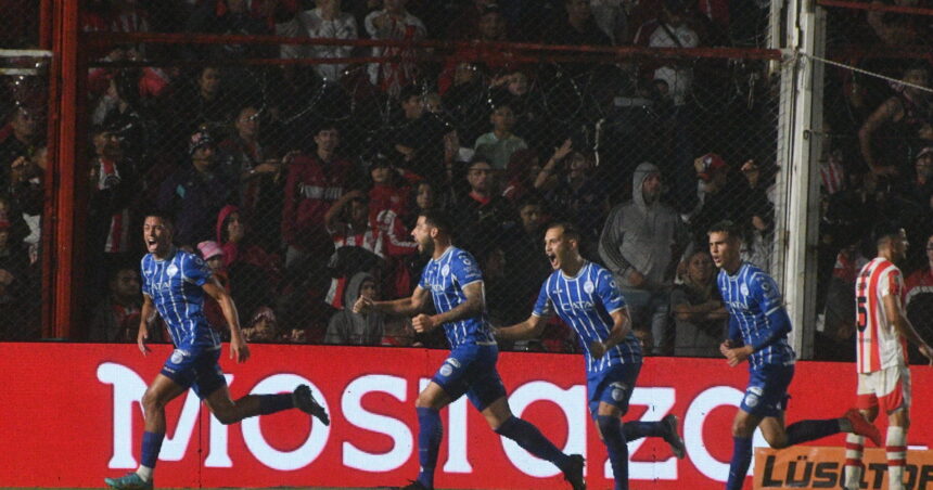 el-milagro-godoy-cruz:-estuvo-cerca-de-desaparecer-y-hoy-es-la-sensacion-de-la-copa-de-la-liga