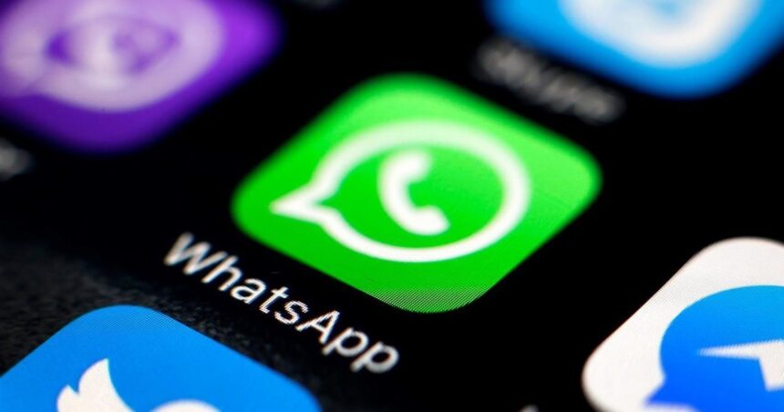 ¿Por qué aparezco en línea en WhatsApp si no lo estoy?