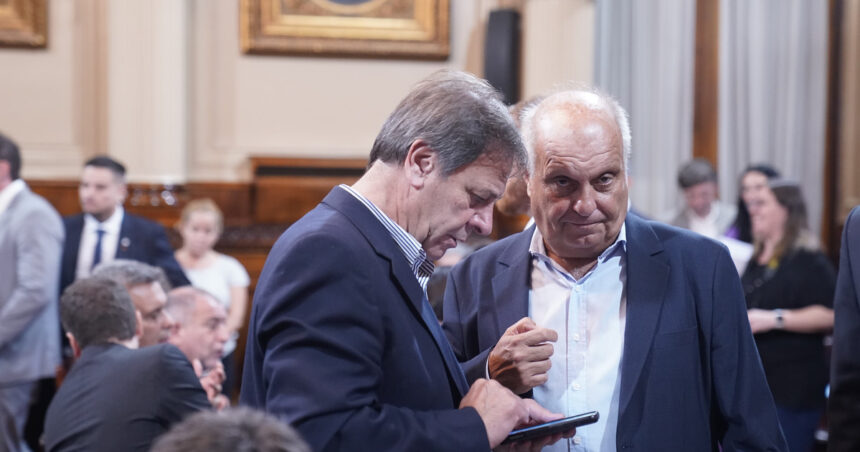 Mega DNU: a pedido de la oposición, la Bicameral citará a Caputo y al jefe de Gabinete