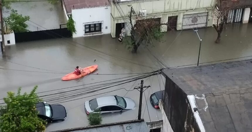 Un fuerte temporal azota Corrientes: cayeron más de 200 milímetros en pocas horas y la capital quedó bajo el agua