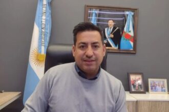 “La plata que entrega el gobernador Quintela en su casa salen de su bolsillo”