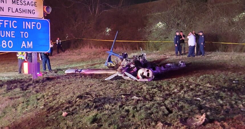 Video: cinco muertos al estrellarse una avioneta en una autopista de Estados Unidos