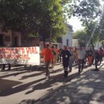 Trabajadores de Vialidad se trasladaron al centro de la ciudad para continuar con el reclamo