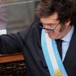 Javier Milei y todas sus medidas, EN VIVO: antes de la reunión con los gobernadores, el Gobierno reflotó un artículo de financiamiento docente y enviará fondos a las provincias