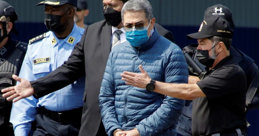 Condenaron en Nueva York a un expresidente de Honduras: lo culpan de crear un “narcoestado” y podría pasar el resto de su vida tras las rejas