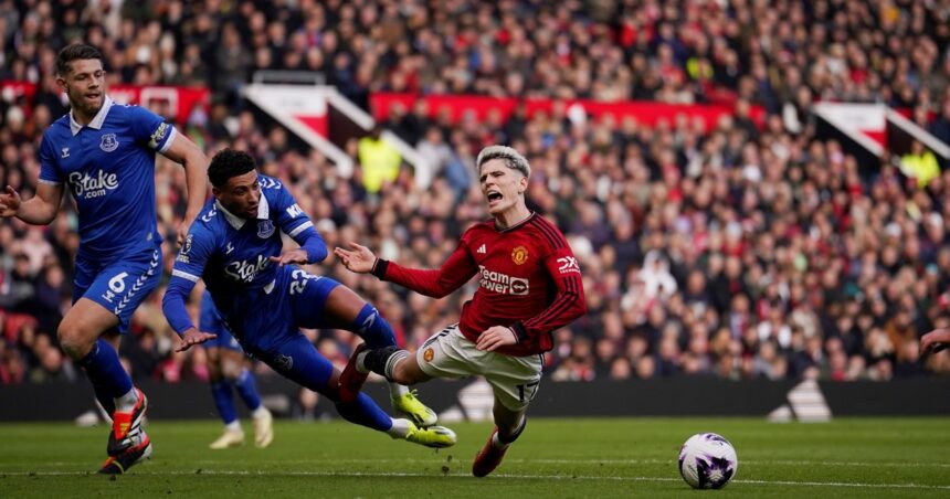 Garnacho estuvo imparable y el Manchester United venció a Everton por dos penales que le cometieron al argentino